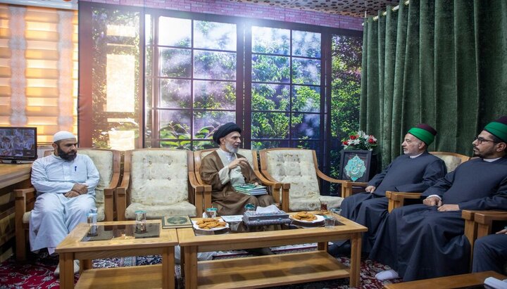 تقرير مصور/ نائب الأمين العام للعتبة الحسينية المقدسة يطلع على أعمال مؤسسة علوم نهج البلاغة