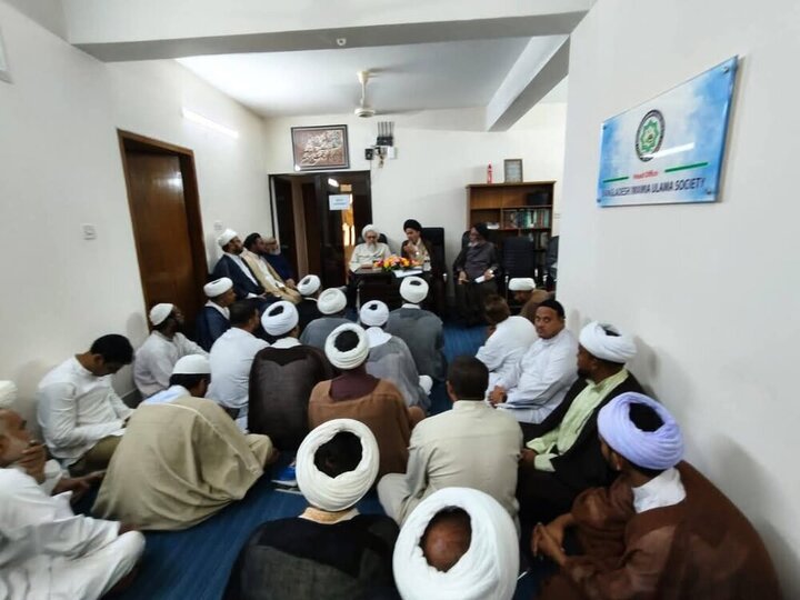 تقرير مصور/ انعقاد لقاء ودي بين ممثل قائد الثورة الاسلامية وعلماء الشيعة في بنغلاديش حول تعزيز الوحدة الاسلامية