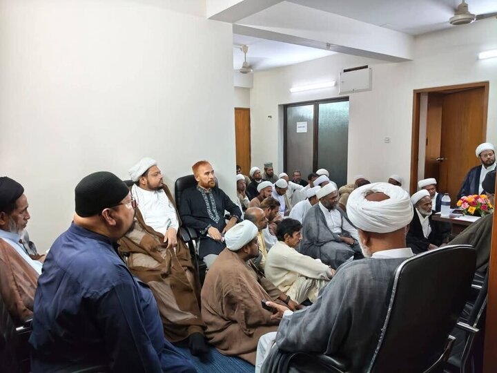 تقرير مصور/ انعقاد لقاء ودي بين ممثل قائد الثورة الاسلامية وعلماء الشيعة في بنغلاديش حول تعزيز الوحدة الاسلامية