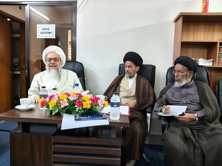 تقرير مصور/ انعقاد لقاء ودي بين ممثل قائد الثورة الاسلامية وعلماء الشيعة في بنغلاديش حول تعزيز الوحدة الاسلامية