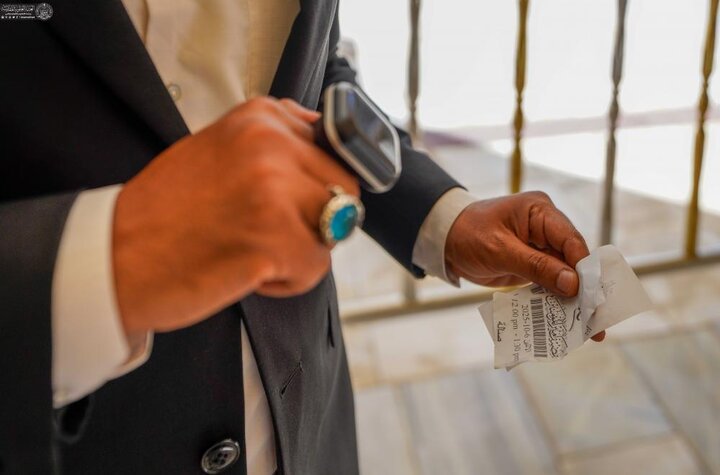 تقرير مصور/ العتبة العلوية المقدَّسة تعتمدُ النظام الإلكترونيَّ في توزيع بطاقات التبرك لمضيف أمير المؤمنين (ع)