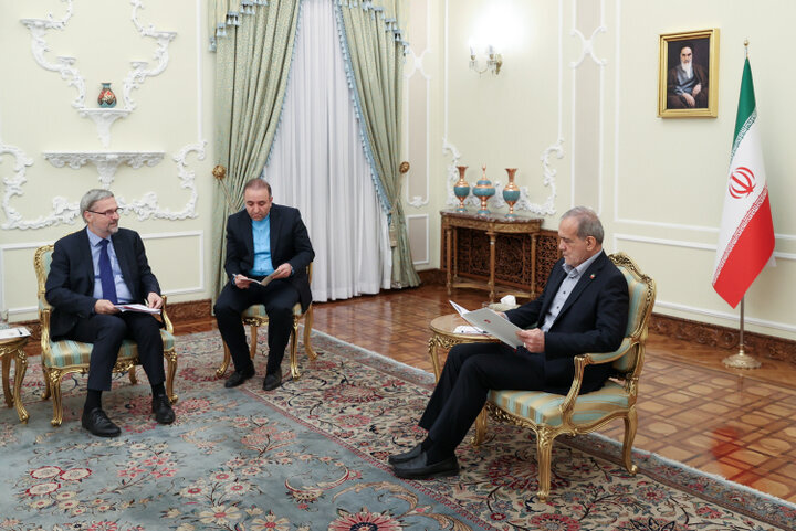 Pezeshkian Reiterates Peaceful Nuclear Policy in Meeting with Swiss Envoy