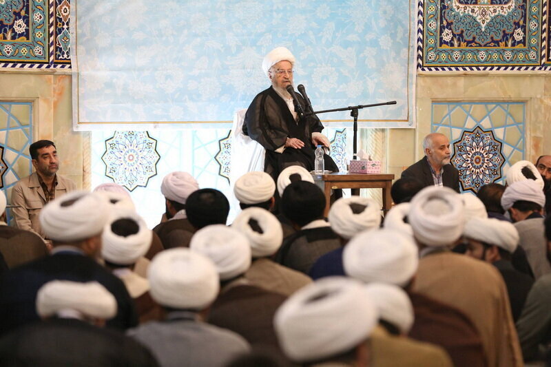 Grand Ayatollah Makarem Shirazi nananawagan sa paggamit ng AI sa edukasyon ng seminaryo