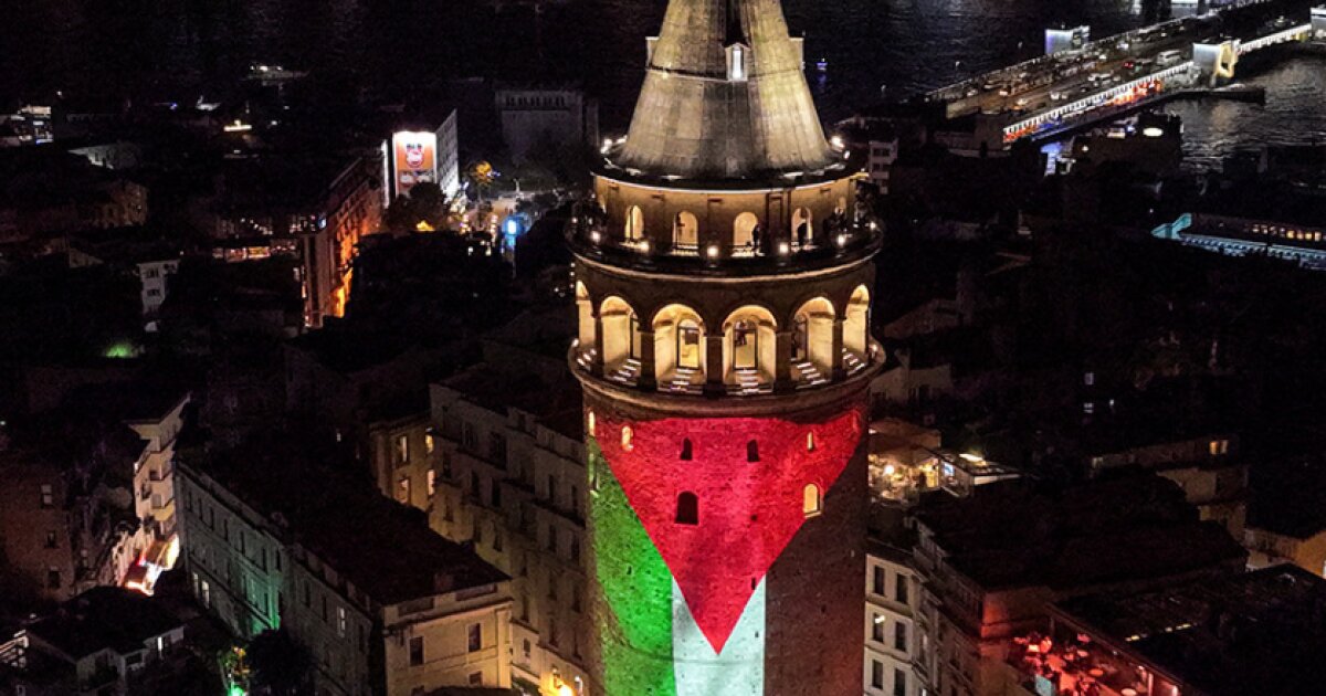 فيديو | إضاءة برج غلطة التاريخي في إسطنبول بالعلم الفلسطيني تضامناً مع قطاع غزة