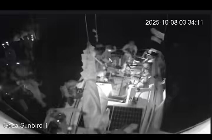 فيديو | البحرية الإسرائيلية تهاجم أسطول الحرية المتوجه إلى غزة