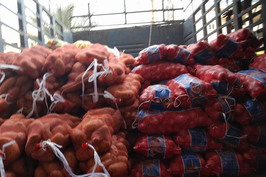 حزب الله يقدم رزمة من المساعدات الغذائية المتنوعة لعائلات النازحين السوريين