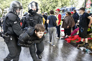 Алман полиси Гәззада һәмрәјлик нүмајишинә вәһшиҹәсинә һүҹум етди \ Видео