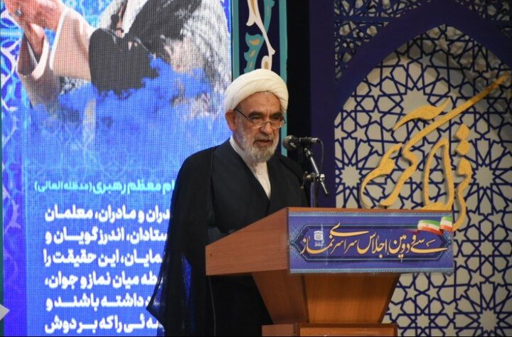 حجت‌الاسلام قمی: جهان امروز تشنه معنویت است و هیچ معنویتی عمیق‌تر از نماز نیست / لزوم بهره‌گیری از فضای مجازی برای ترویج فرهنگ نماز