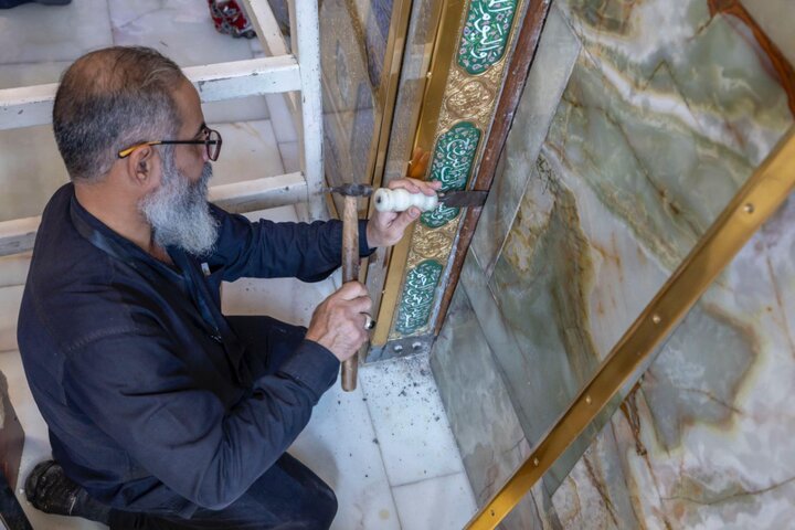 Informe fotográfico | Instalación de la puerta de la Qibla en el santuario del Abbas ibn 'Alí  (la paz sea con él)
