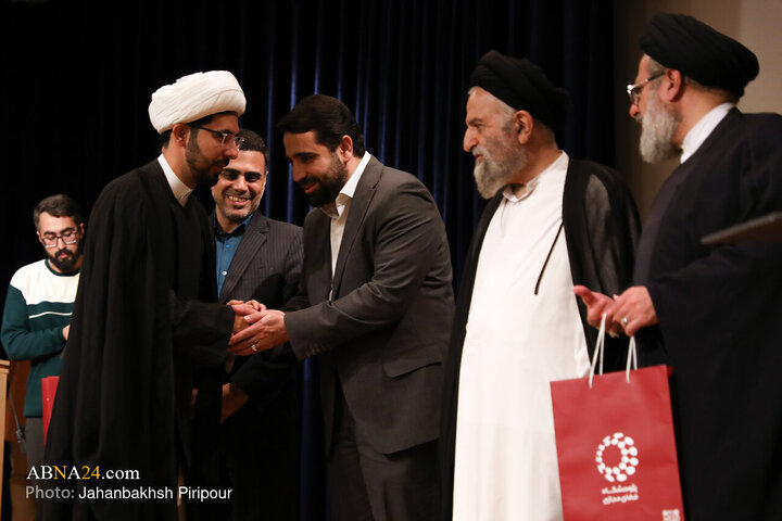 همایش تجلیل از مبلغان فضای‌مجازی فعال در دفاع‌مقدس ۱۲ روزه