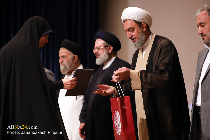 همایش تجلیل از مبلغان فضای‌مجازی فعال در دفاع‌مقدس ۱۲ روزه