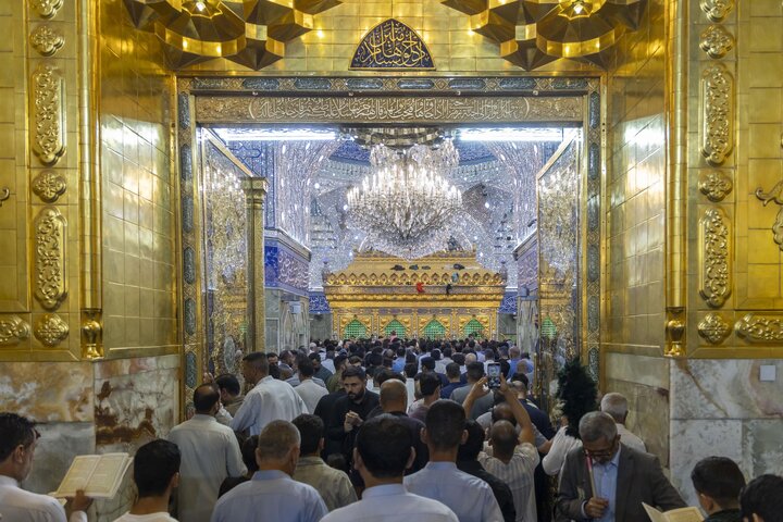 تقرير مصور/ أجواء ليلة الجمعة عند مرقد أبي الفضل العباس (عليه السلام)