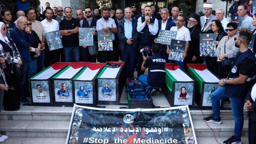 Jornalistas palestinos marcham contra o ‘genocídio midiático’ em Gaza