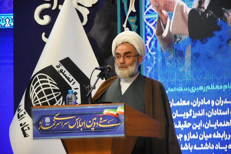 نماز انسان را در همه ابعاد زندگی بیمه می‌کند