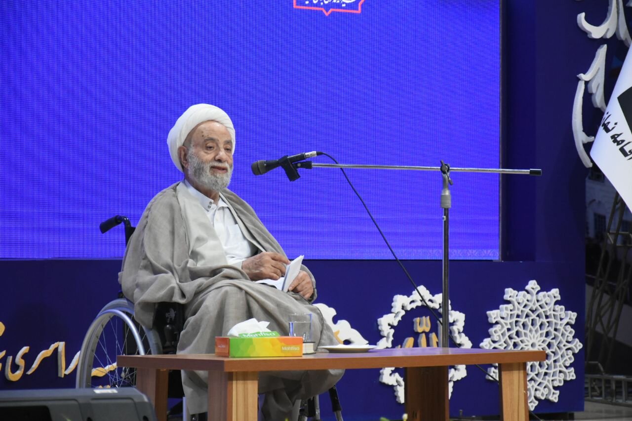 قرائتی: ترک نماز ریشه بسیاری از آسیب‌های اجتماعی است / تولید ۷۰۰ عنوان کتاب برای ترویج فرهنگ نماز