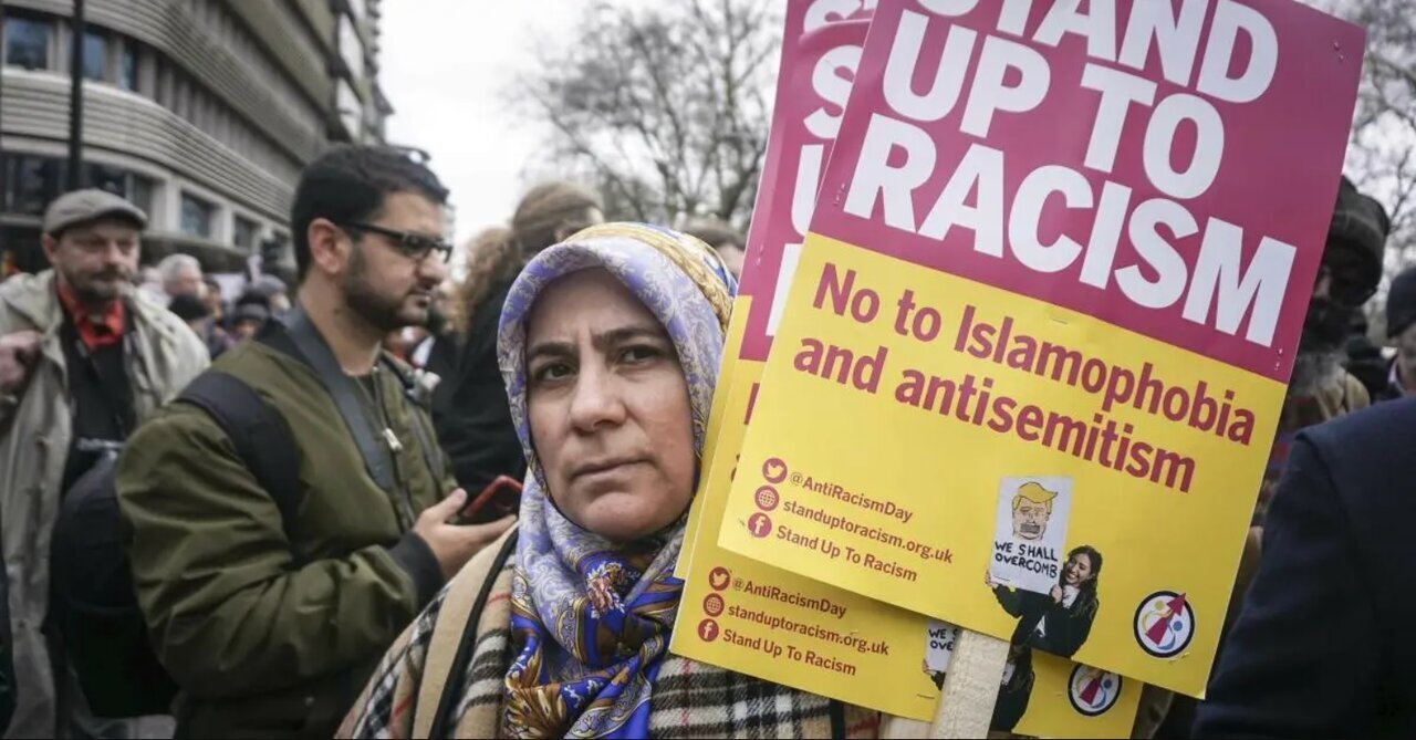 Peningkatan Membimbangkan Serangan Islamofobia di United Kingdom, Institusi Rasmi Berdiam Diri