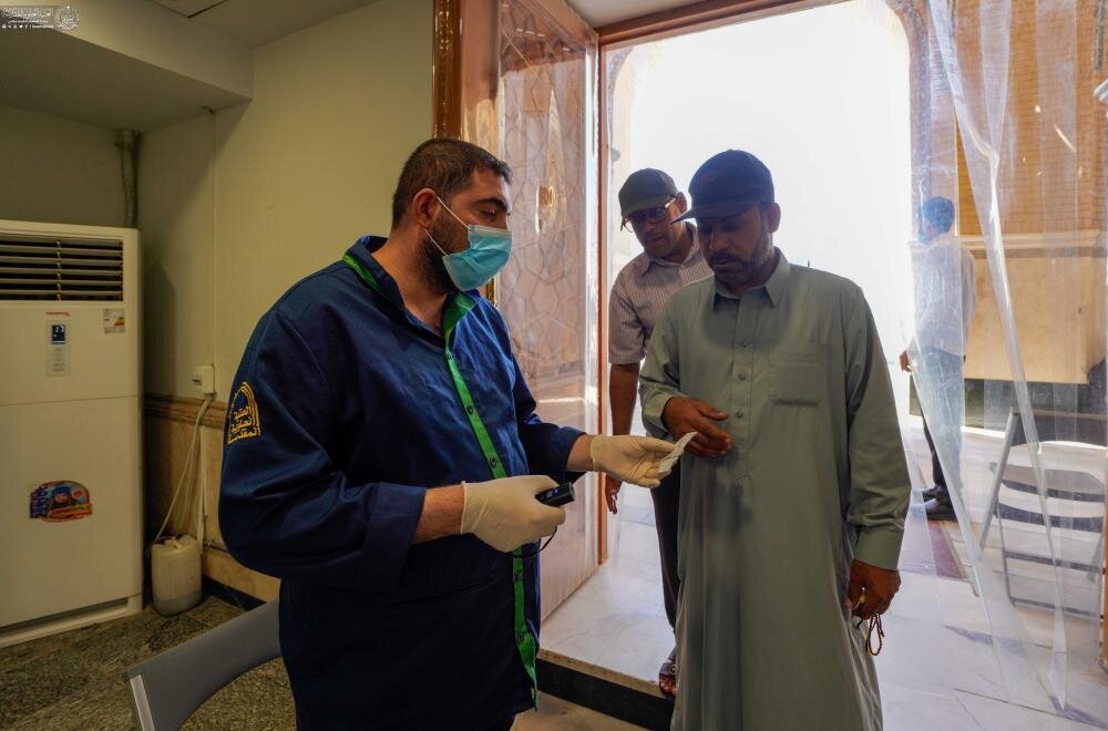 العتبة العلوية المقدَّسة تعتمدُ النظام الإلكترونيَّ في توزيع بطاقات التبرك للمضيف