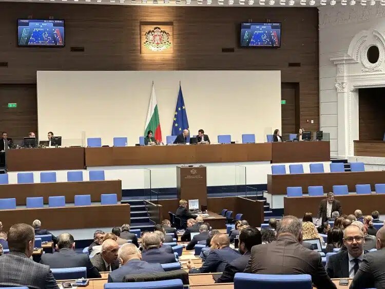 پارلمان بلغارستان در حال برررسی افزودن درس «فضیلت‌ها و ادیان» به مدارس کشور