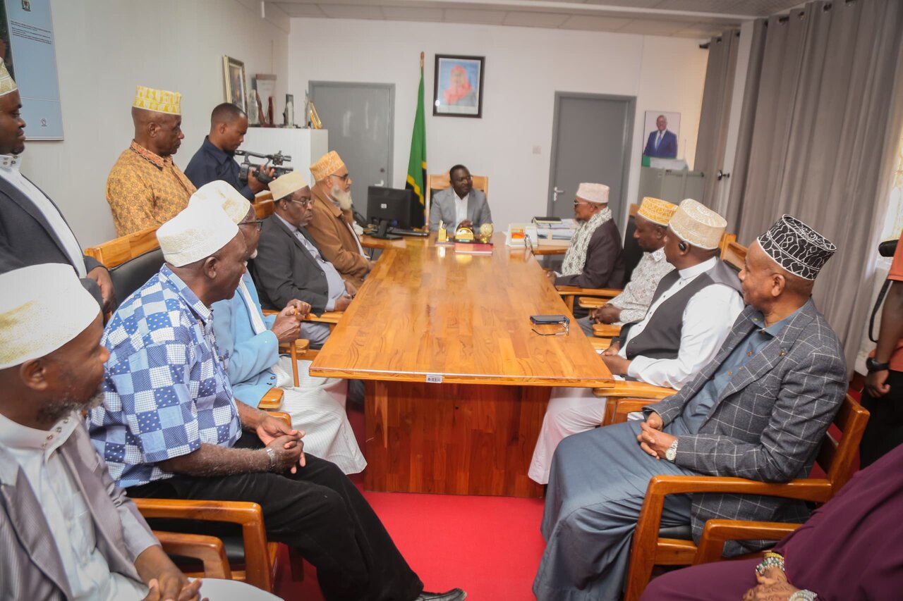 Mufti Mkuu Sheikh Dkt. Abubakar Zubair akutana na Mkuu wa Mkoa wa Iringa na kujadili kuhusu njia za Kuimarisha Maadili na Ucha Mungu katika Jamii