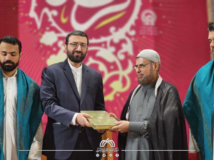 تقرير مصور/ العتبة الحسينية تقيم محفلين قرآنيين في حرم الإمام الرضا (ع)