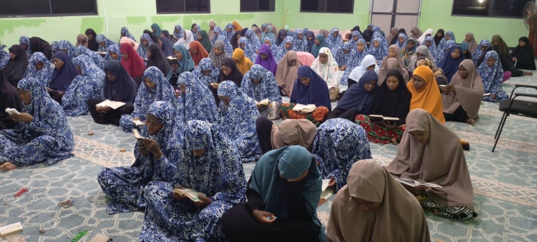 Hawzat ya Hazrat Zainab (sa) Kigamboni yaendelea kuhuisha Ibada ya Dua ya Nudba  | Iliyojaa Mafunzo ya Subira, Imani na Mapenzi kwa Imam wa Zama (as)