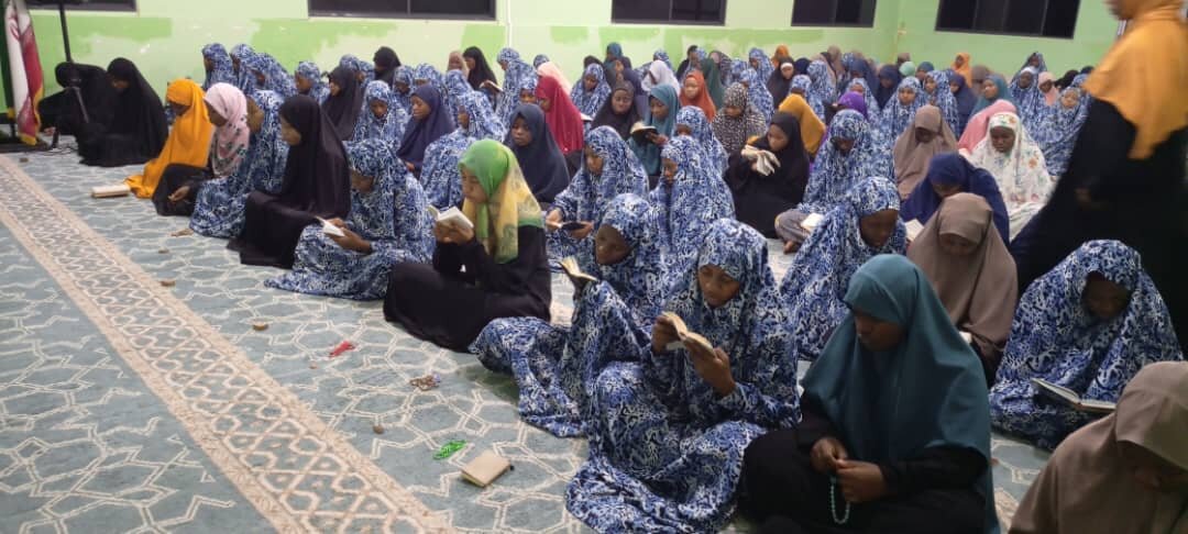 Hawzat ya Hazrat Zainab (sa) Kigamboni yaendelea kuhuisha Ibada ya Dua ya Nudba | Iliyojaa Mafunzo ya Subira, Imani na Mapenzi kwa Imam wa Zama (as)