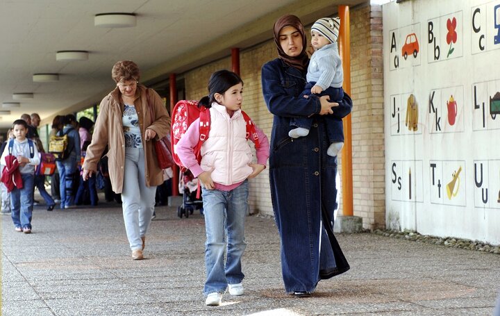 پژوهشگر آلمانی: مسلمانان می‌توانند جامعۀ میزبان را غنی‌تر کنند/مشکل ادغام، تنها تحمیل فشار برای پذیرش سیاست‌های اسرائیل است