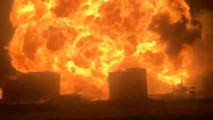 انفجار مدمر بمصنع للجيش الأمريكي يخلّف قتلى ومفقودين 