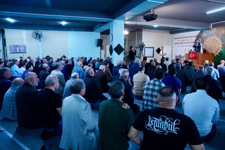 تقرير مصور/ إقامة صلاة الجمعة في مسجد الزينبية في إسطنبول التركية