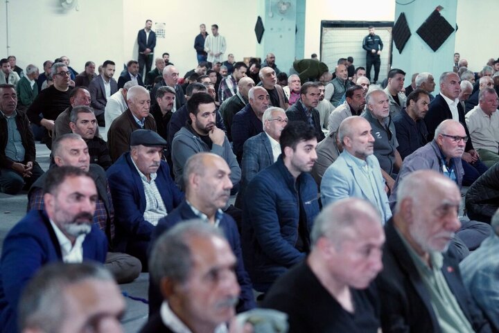 تقرير مصور/ إقامة صلاة الجمعة في مسجد الزينبية في إسطنبول التركية