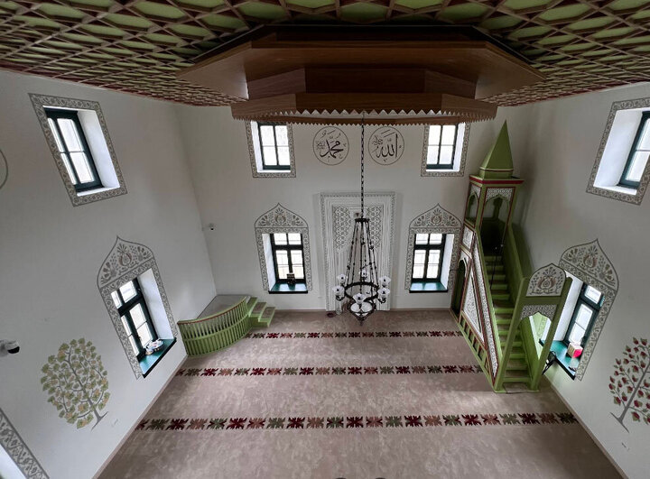 استقبال هزاران بوسنیایی از بازگشایی مجدد مسجد تاریخی این کشور