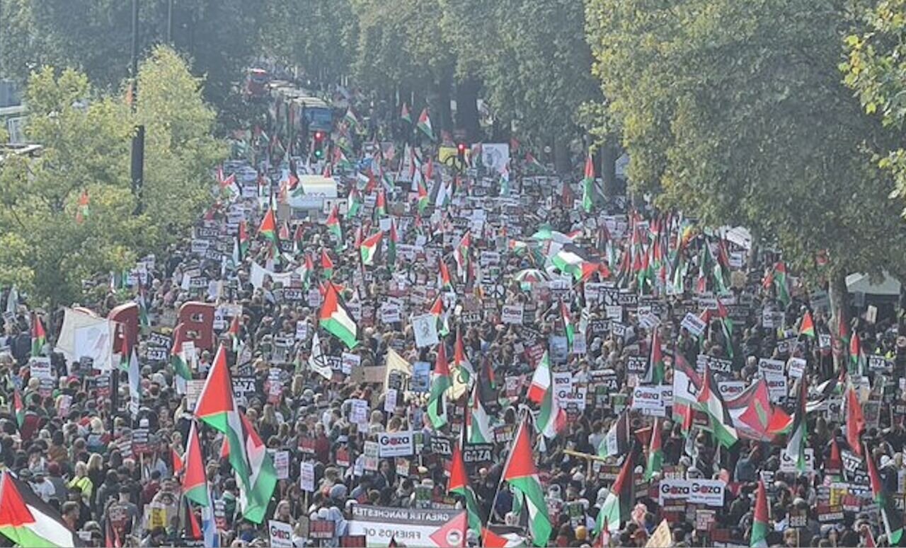Hundreds of thousands rally in London for Palestinian justice after Gaza ceasefire