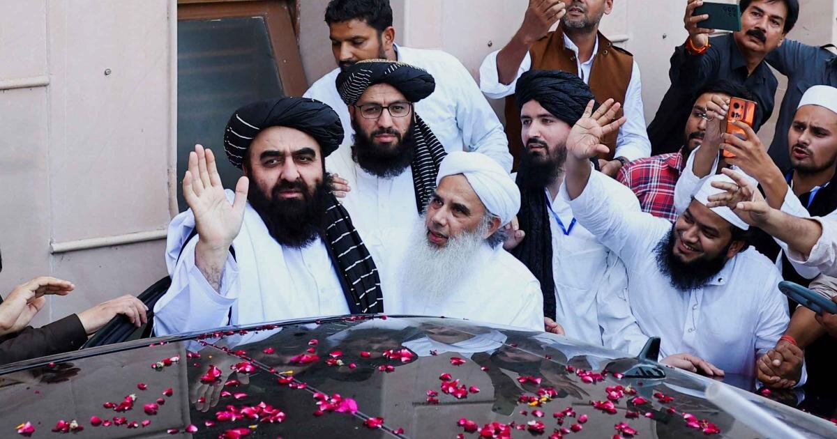 دارالعلوم دیوبند میں افغان وزیر مولانا امیر خان متقی کا پر جوش استقبال، ارشد مدنی سے کی ملاقات