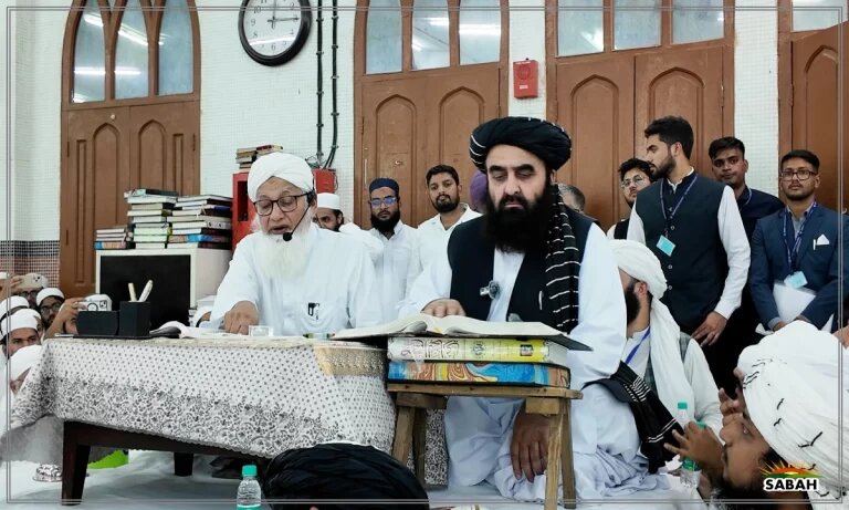 دارالعلوم دیوبند میں افغان وزیر مولانا امیر خان متقی کا پر جوش استقبال، ارشد مدنی سے کی ملاقات