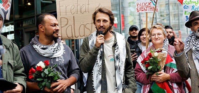 Thousands Rally in Vienna Demanding Sanctions on Israel