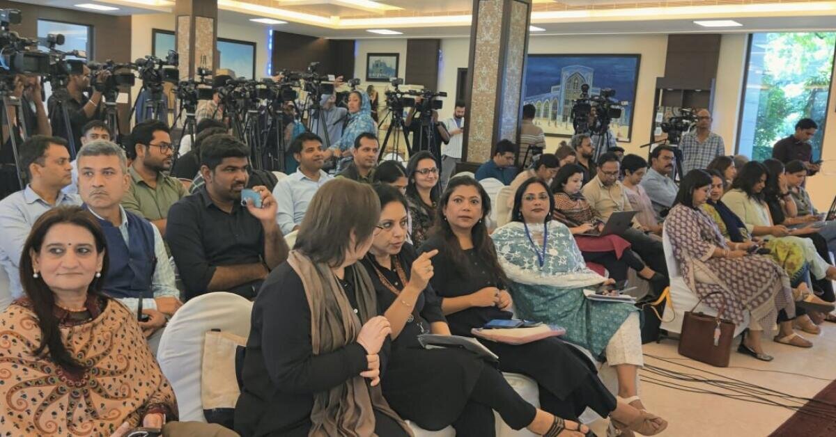 وزیر خارجه طالبان نشست خبری با حضور خبرنگاران زن در هند برگزار کرد