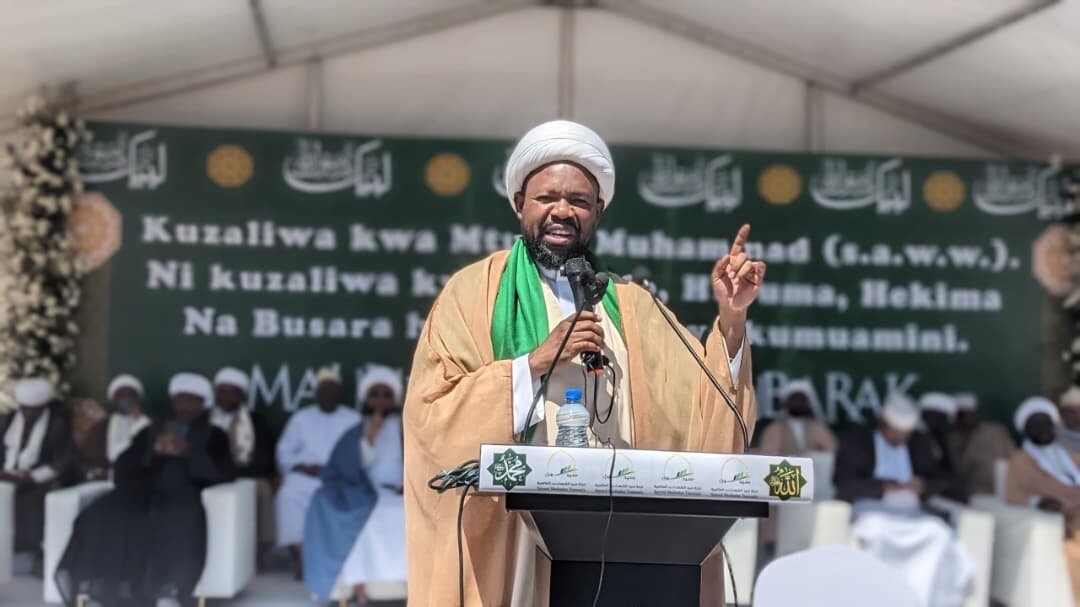 Sheikh Hemed Jalala : “Kuwatumikia Watu ni Ibada Kubwa Zaidi” - Akihutubia Hafla ya Maulid Ngarenaro - Arusha +Picha