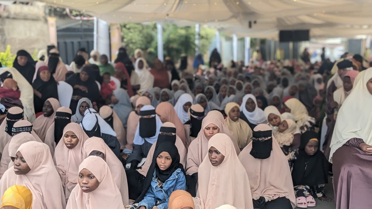 Sheikh Hemed Jalala : “Kuwatumikia Watu ni Ibada Kubwa Zaidi” - Akihutubia Hafla ya Maulid Ngarenaro - Arusha +Picha