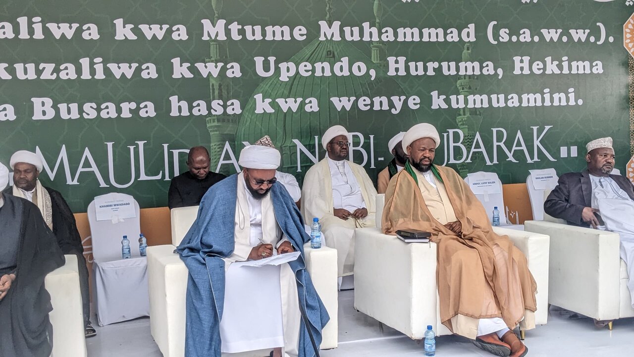 Sheikh Hemed Jalala : “Kuwatumikia Watu ni Ibada Kubwa Zaidi” - Akihutubia Hafla ya Maulid Ngarenaro - Arusha +Picha