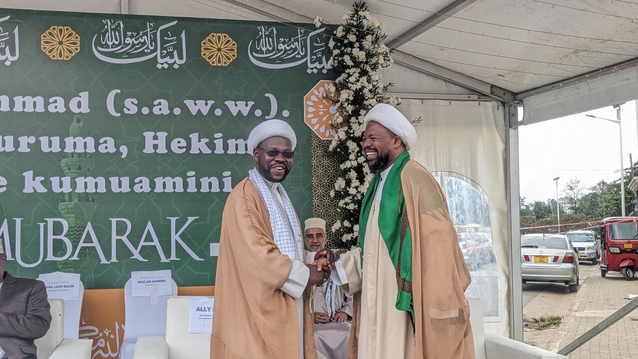 Sheikh Hemed Jalala : “Kuwatumikia Watu ni Ibada Kubwa Zaidi” - Akihutubia Hafla ya Maulid Ngarenaro - Arusha +Picha