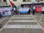 Photos: Hundreds Indian form human chain in Pune railway station demanding an end to genocide, occupation in Palestine