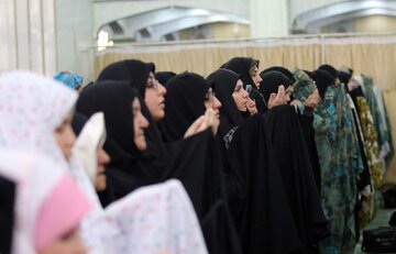 ?Felsefeya hîcaba jinan di dema nimêjê de çi ye