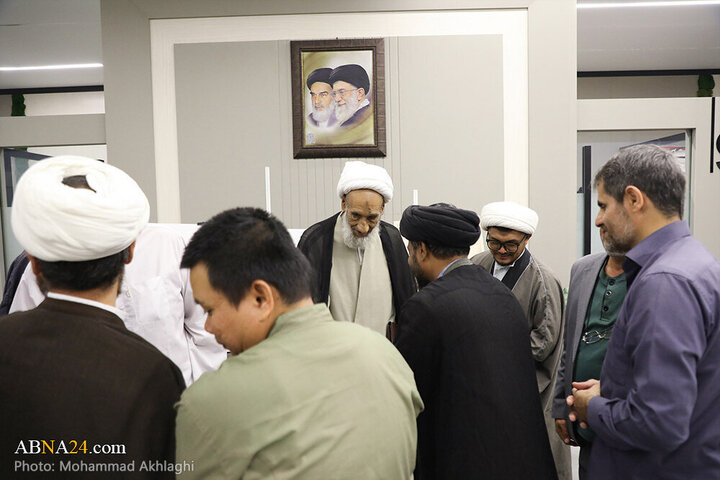 Informe fotográfico |  El miembro de la Asamblea de Expertos, **Ayatollah Beheshti**, realiza una visita oficial a la Agencia de Noticias Abná