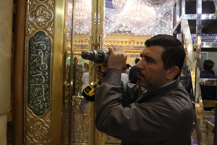 تقرير مصور/ أنهاء أعمال تثبيت باب قبلة حرم مرقد أبي الفضل العباس (عليه السلام)