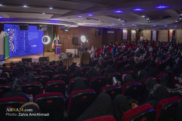 مراسم رونمایی از کتاب"ایرانی بودن افتخار دارد"