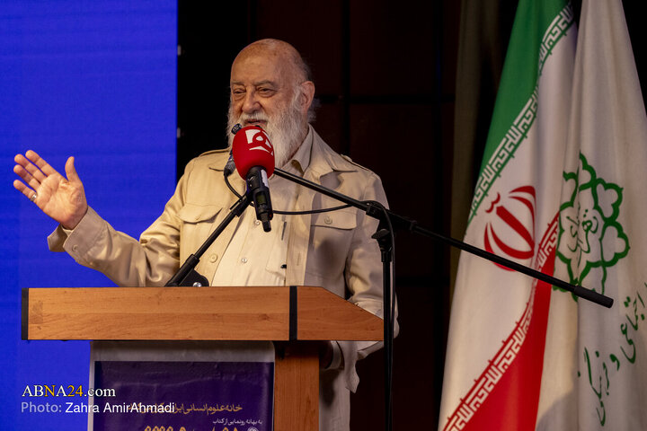 مراسم رونمایی از کتاب"ایرانی بودن افتخار دارد"