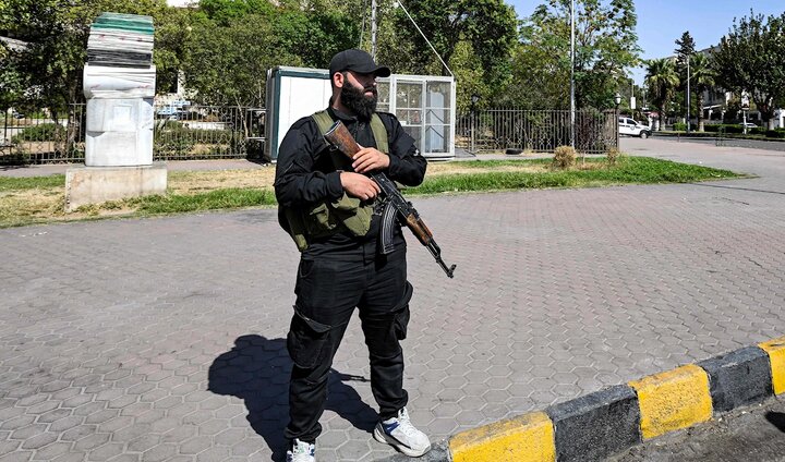 موج بازداشت در حومه جنوبی حلب/ جوانان سوری به لبنان پناه می‌برند