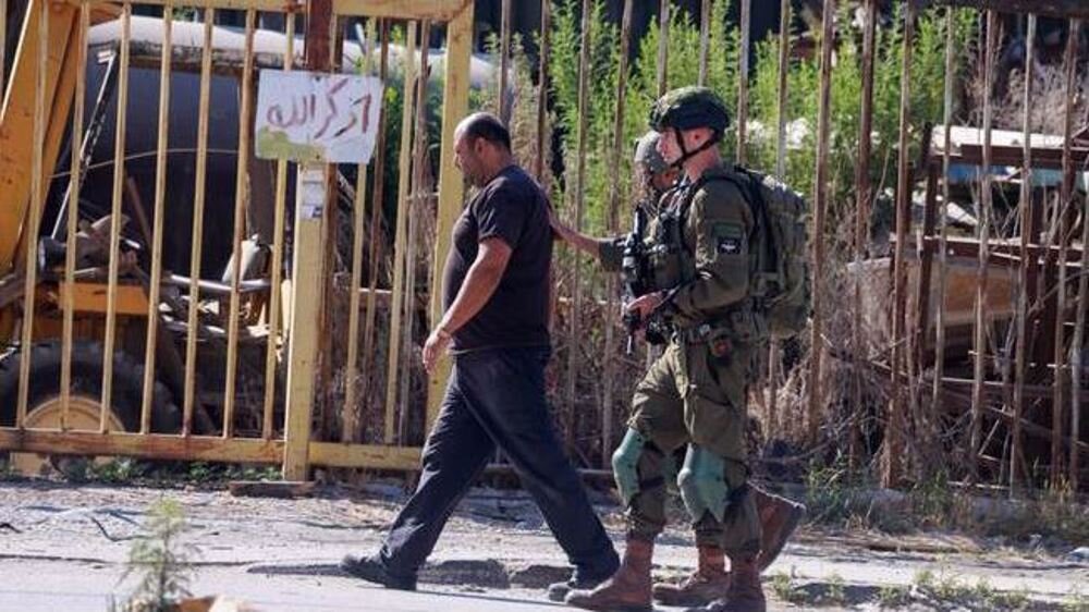 Israeli Forces Raid Homes of Palestinian Prisoners Before Release