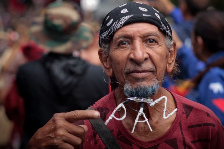 Informe fotográfico | Marcha multitudinaria en Caracas: Venezuela rinde homenaje a la resistencia indígena