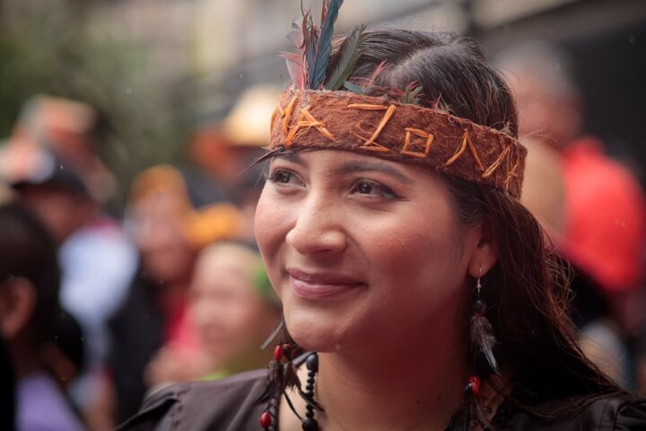 Informe fotográfico | Marcha multitudinaria en Caracas: Venezuela rinde homenaje a la resistencia indígena